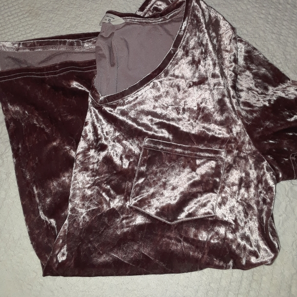 Plus size top - Picture 2 of 4